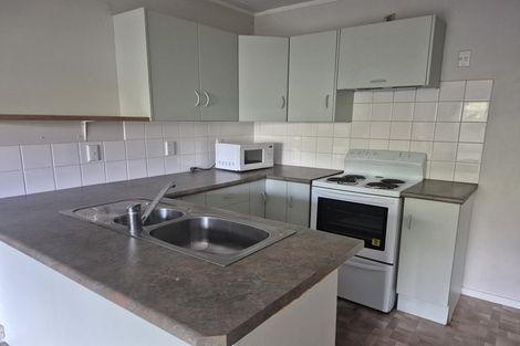 Photo of property in 2 Lexington Drive, Botany Downs, Auckland, 2010