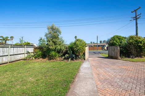 Photo of property in 17 Parakai Avenue, Parakai, 0830