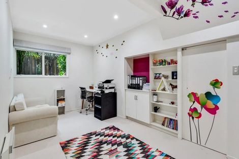 Photo of property in 9 Sandown Road, Rothesay Bay, Auckland, 0630