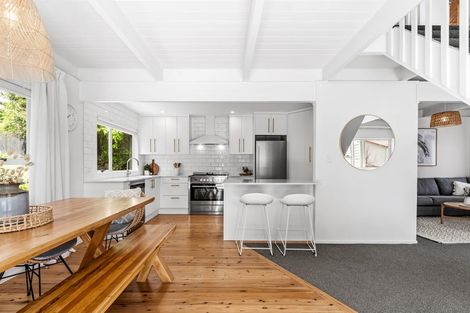 Photo of property in 122 Stanmore Bay Road, Stanmore Bay, Whangaparaoa, 0932