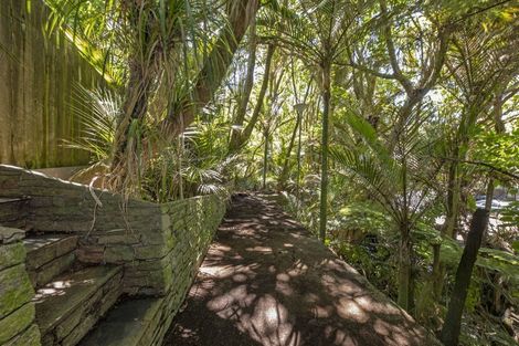 Photo of property in 323 Glenfield Road, Glenfield, Auckland, 0629