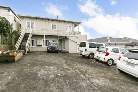 Photo of property in 5/60 Fairlie Terrace, Kelburn, Wellington, 6021