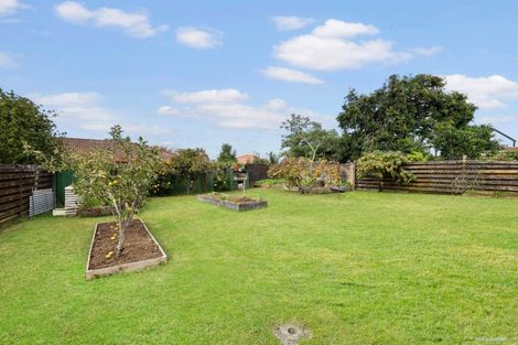 Photo of property in 49 Yeovil Road, Te Atatu Peninsula, Auckland, 0610