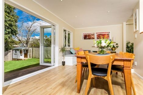 Photo of property in 52 Normanton Street, Glenfield, Auckland, 0629