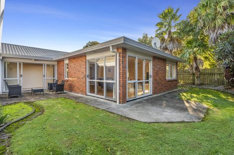 Photo of property in 16 Capricorn Place, Kawaha Point, Rotorua, 3010