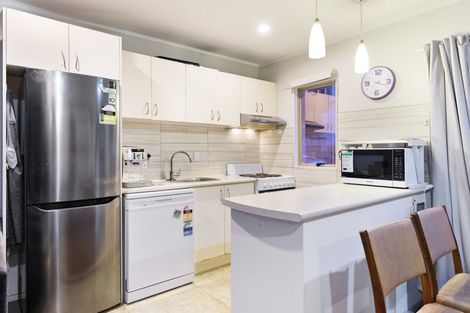 Photo of property in 9 Lockington Avenue, Henderson, Auckland, 0612