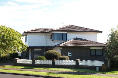 Photo of property in 61 Matterhorn Crescent, Northpark, Auckland, 2013