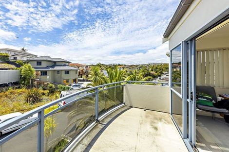 Photo of property in 2/6 Chieftain Rise, Goodwood Heights, Auckland, 2105