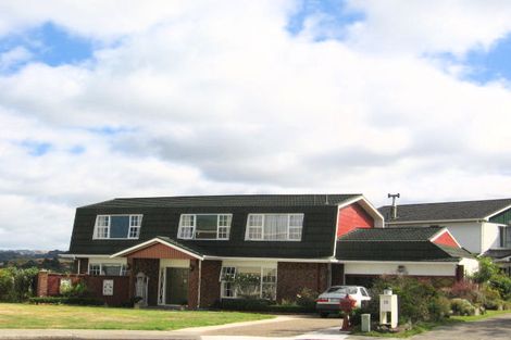 Photo of property in 12 Westview Grove, Miramar, Wellington, 6022