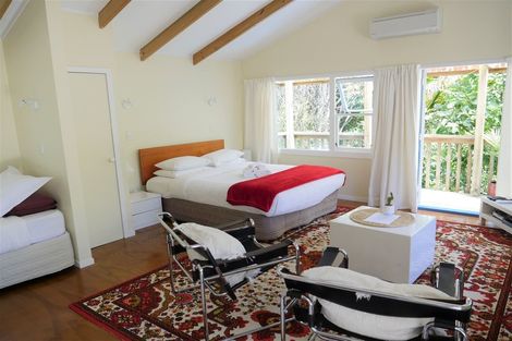 Photo of property in 8 Oxford Terrace, Coromandel, 3506