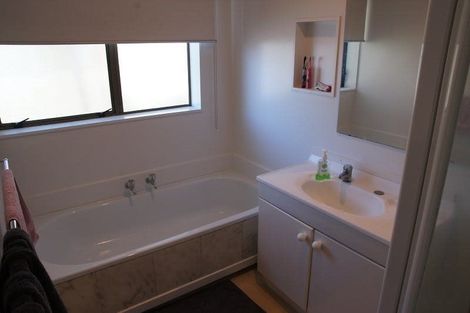 Photo of property in 50b Mirrabooka Avenue, Botany Downs, Auckland, 2010