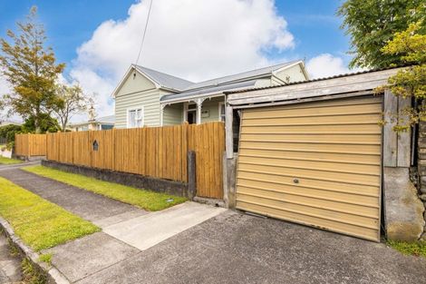 Photo of property in 22 Cutfield Street, Inglewood, 4330