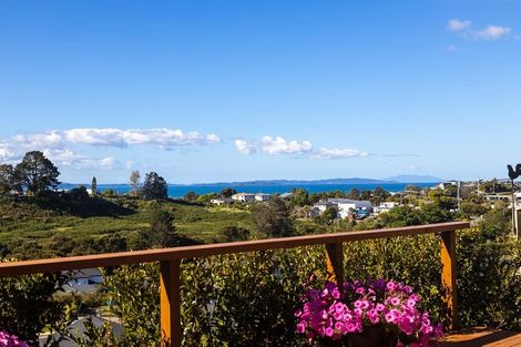 Photo of property in 16 Ruth Craig Place, Stanmore Bay, Whangaparaoa, 0932