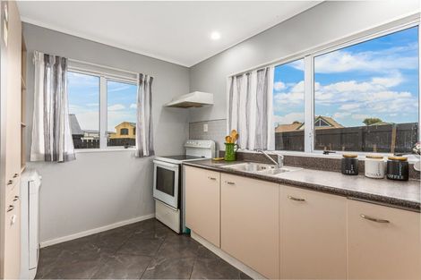 Photo of property in 2 Coventry Close, Ascot Park, Porirua, 5024