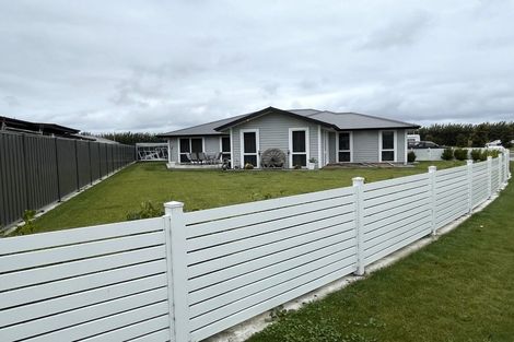 Photo of property in 21 Read Crescent, Clive, 4102