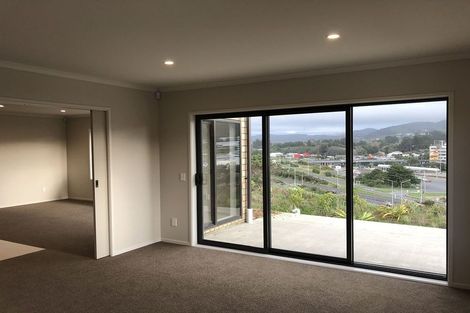 Photo of property in 1 Wairau Lane, Aotea, Porirua, 5024