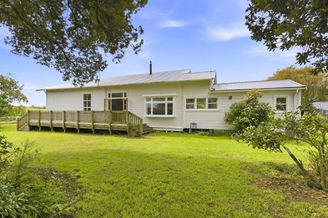Photo of property in 225 Kuku Beach Road, Kuku, Manakau, 5570