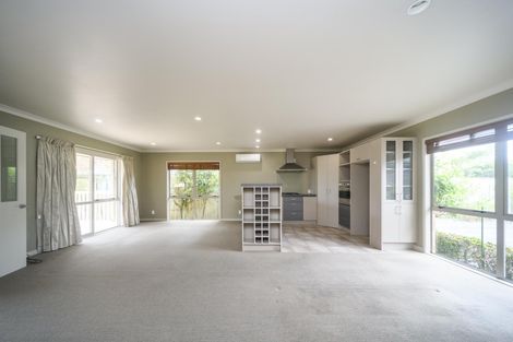 Photo of property in 21 Johnstone Drive, Fitzherbert, Palmerston North, 4410