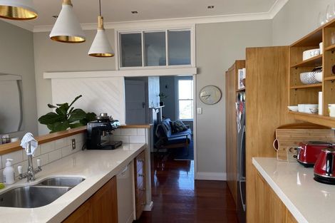 Photo of property in 82 Moana Road, Kelburn, Wellington, 6012