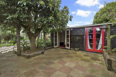 Photo of property in 51 Coronation Road, Mangere Bridge, Auckland, 2022