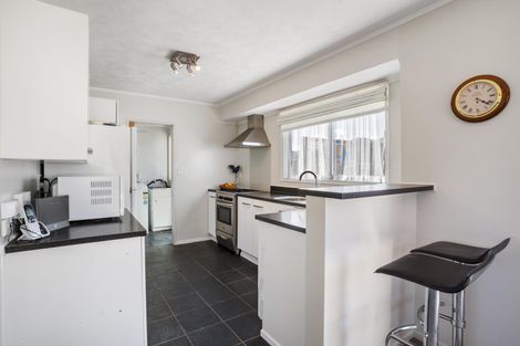 Photo of property in 14 Seaglen Place, Botany Downs, Auckland, 2010