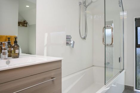 Photo of property in 12 Harvey Street, Waipahihi, Taupo, 3330