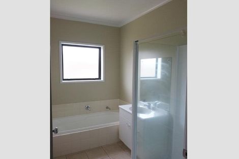 Photo of property in 11 Sunvista Avenue, Oteha, Auckland, 0632