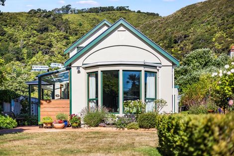 Photo of property in 34 Oroua Street, Eastbourne, Lower Hutt, 5013