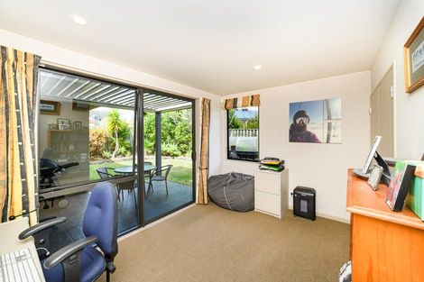 Photo of property in 4 The Strand, Fitzherbert, Palmerston North, 4410