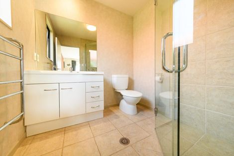 Photo of property in 4 The Strand, Fitzherbert, Palmerston North, 4410