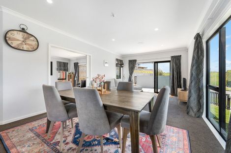 Photo of property in 1 Vaucluse Heights, Fitzherbert, Palmerston North, 4410