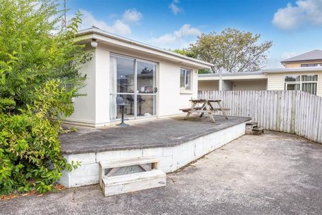 Photo of property in 8 Snead Place, Hamilton East, Hamilton, 3216