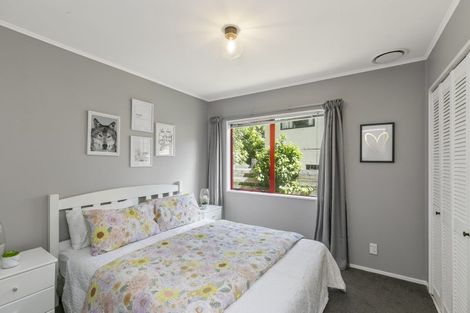 Photo of property in 18 Parsons Glen, Karori, Wellington, 6012