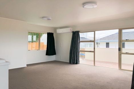 Photo of property in 13 Ballini Rise, West Harbour, Auckland, 0618