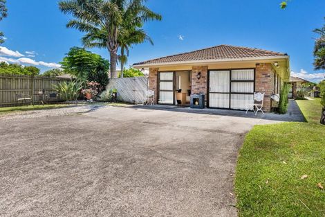 Photo of property in 120 Walter Strevens Drive, Conifer Grove, Takanini, 2112