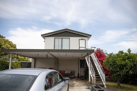 Photo of property in 18 Cecil Place, Cloverlea, Palmerston North, 4412