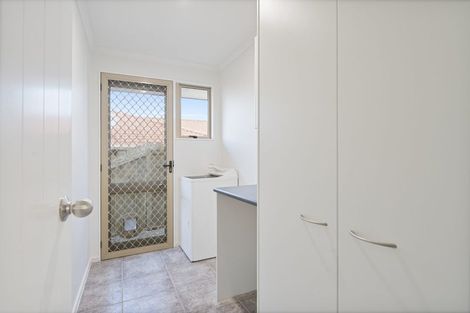 Photo of property in 38 Semillon Avenue, Henderson, Auckland, 0612