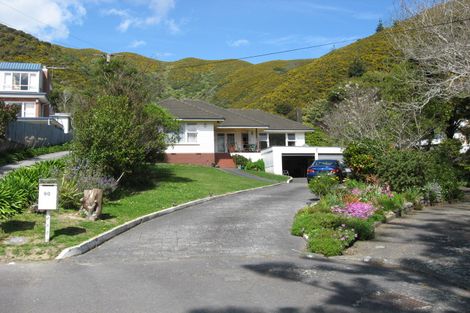 Photo of property in 90 Norton Park Grove, Waterloo, Lower Hutt, 5011
