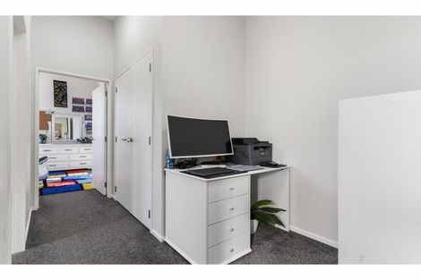 Photo of property in 2 Te Aparangi Road, Papakura, 2110