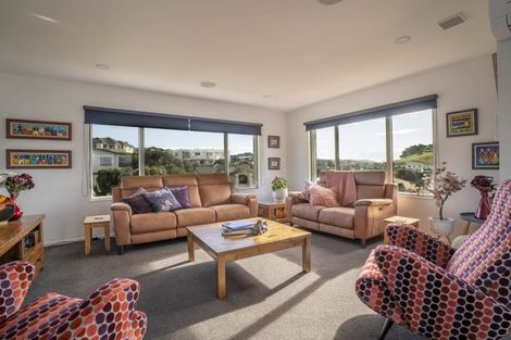 Photo of property in 12 Pendennis Point, Camborne, Porirua, 5026