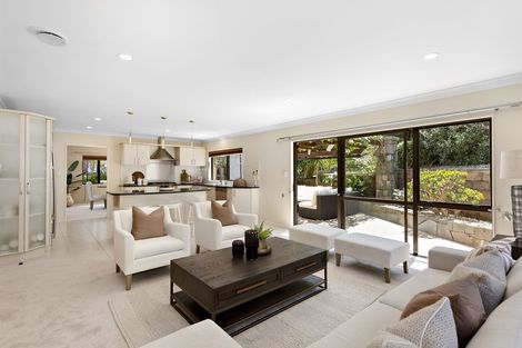 Photo of property in 4 Bejoy Rise, East Tamaki Heights, Auckland, 2016