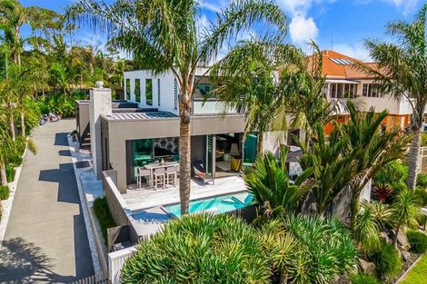 Photo of property in 3 Mansion Court, West Harbour, Auckland, 0618