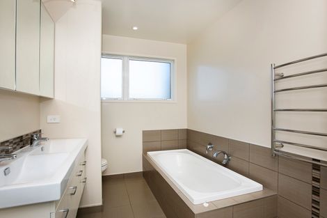 Photo of property in 30 Sirrah Street, Okitu, Gisborne, 4010