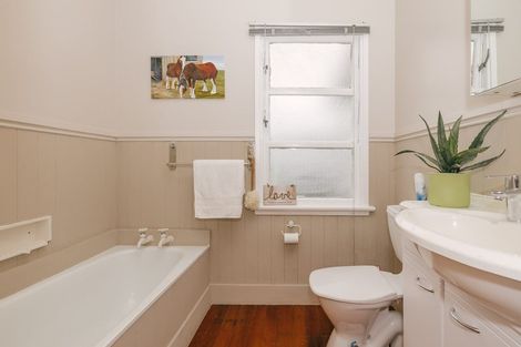 Photo of property in 14 Trent Avenue, Hokowhitu, Palmerston North, 4410