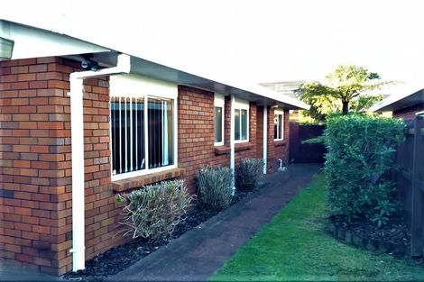 Photo of property in 2/21 Kookaburra Place, Botany Downs, Auckland, 2010