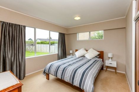 Photo of property in 18b John Guthrie Place, Merrilands, New Plymouth, 4312