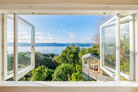 Photo of property in 46 Fortification Road, Karaka Bays, Wellington, 6022