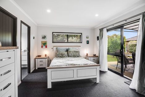 Photo of property in 16 Trauzer Place, Flagstaff, Hamilton, 3210