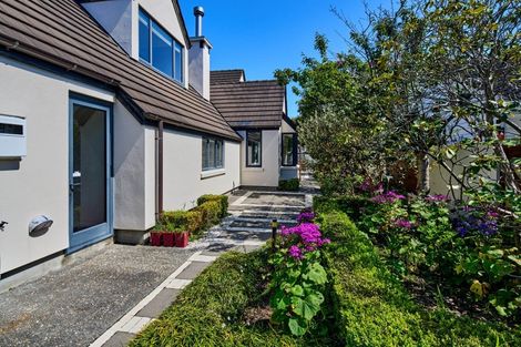 Photo of property in 15 Hautana Square, Woburn, Lower Hutt, 5010