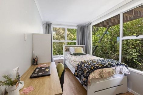 Photo of property in 2 Corlett Road, Plimmerton, Porirua, 5026